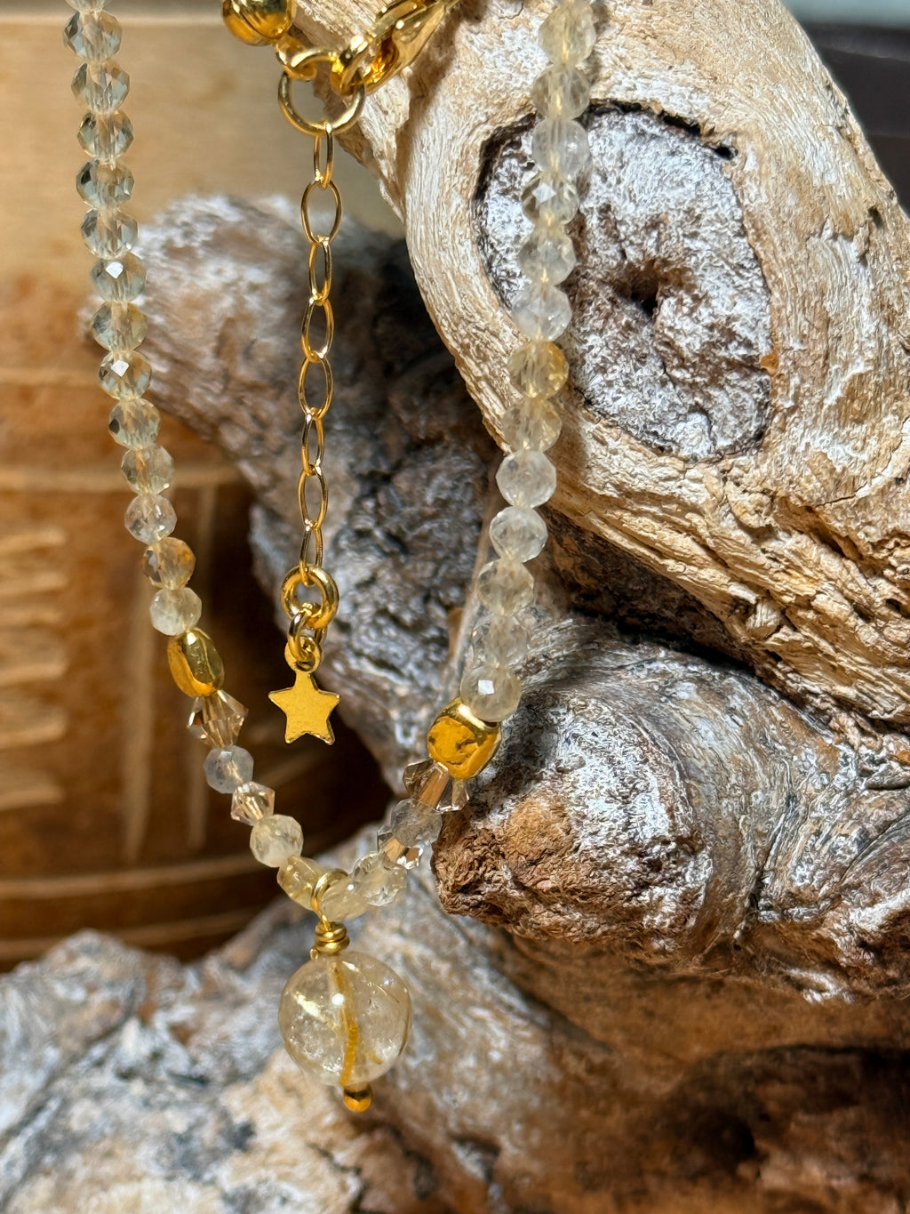 Silente. Collar Dorado