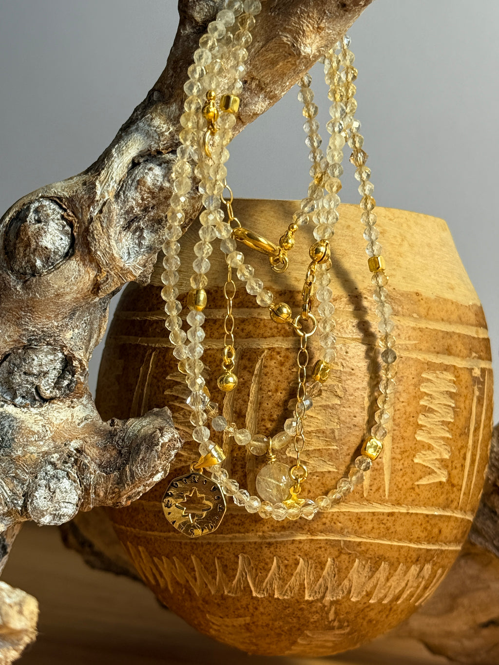 Silente. Collar Dorado