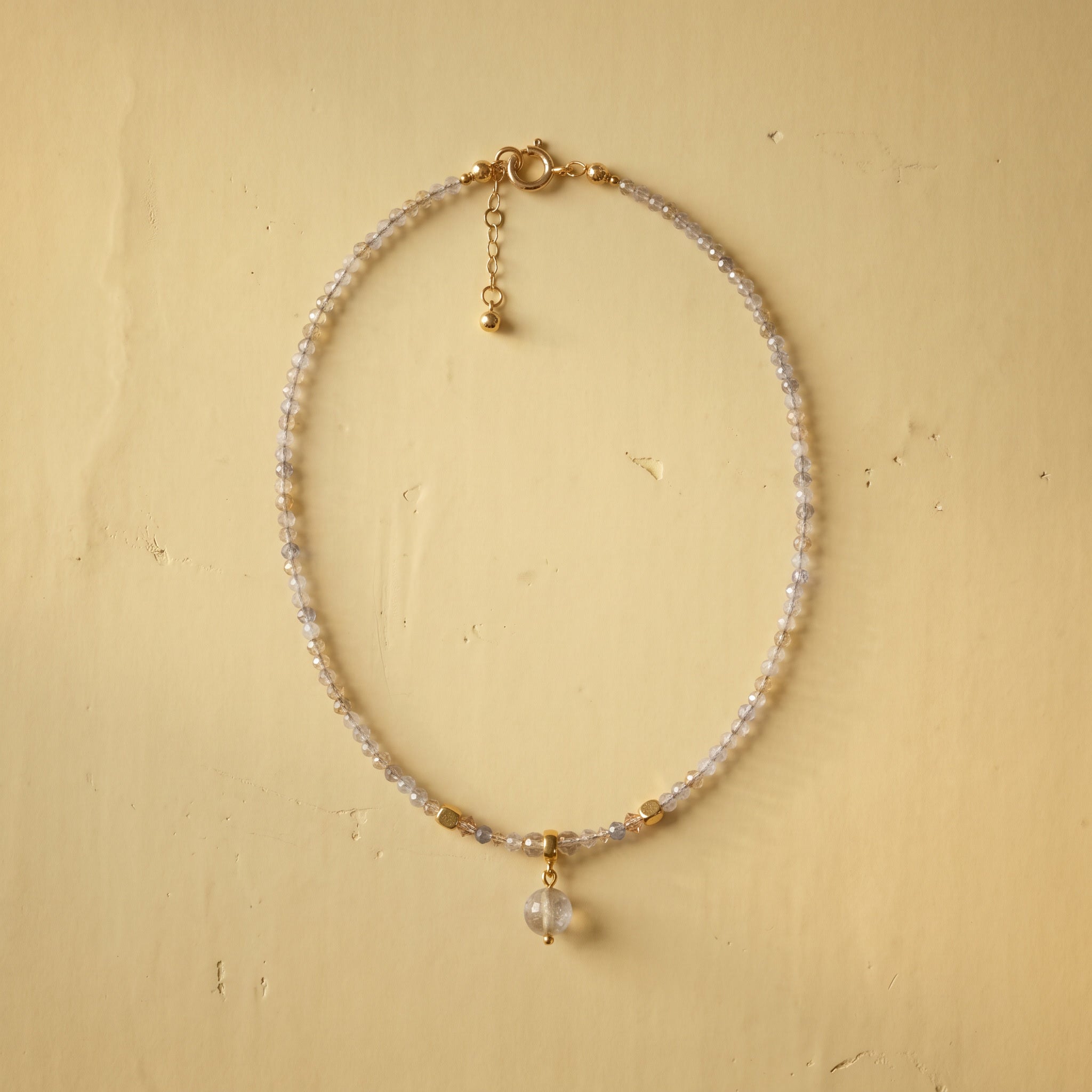 Silente. Collar Dorado